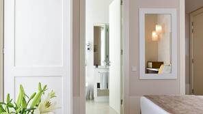 Minibar, coffre-forts dans les chambres, bureau, lits bébé (gratuits)
