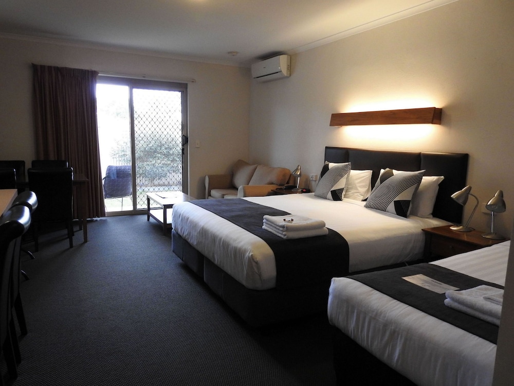 Wine Village Motor Inn