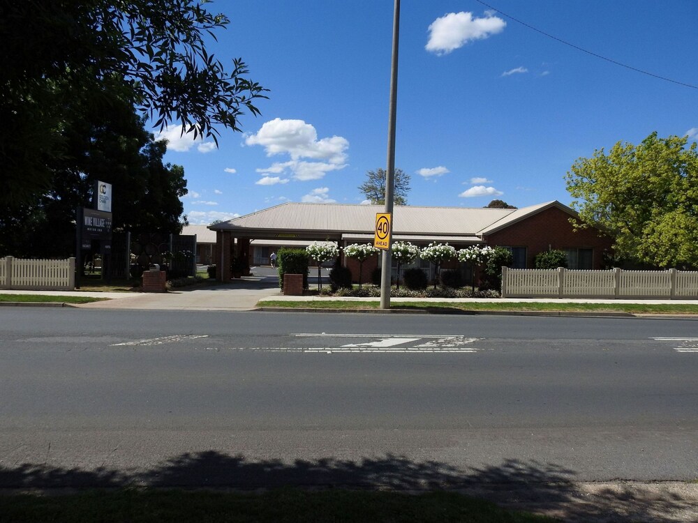 Wine Village Motor Inn