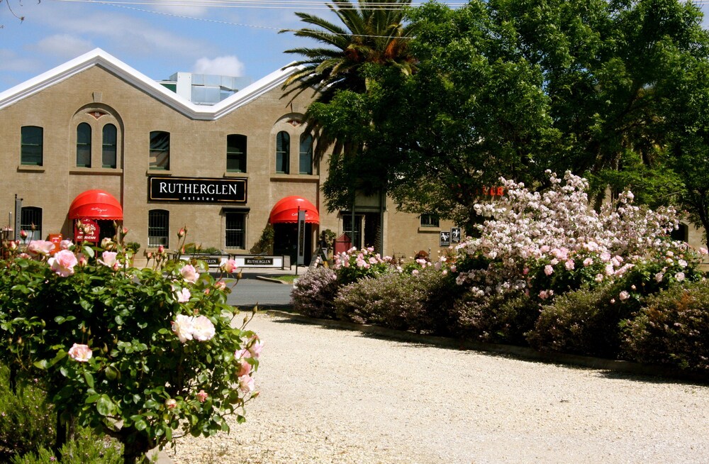 Wine Village Motor Inn