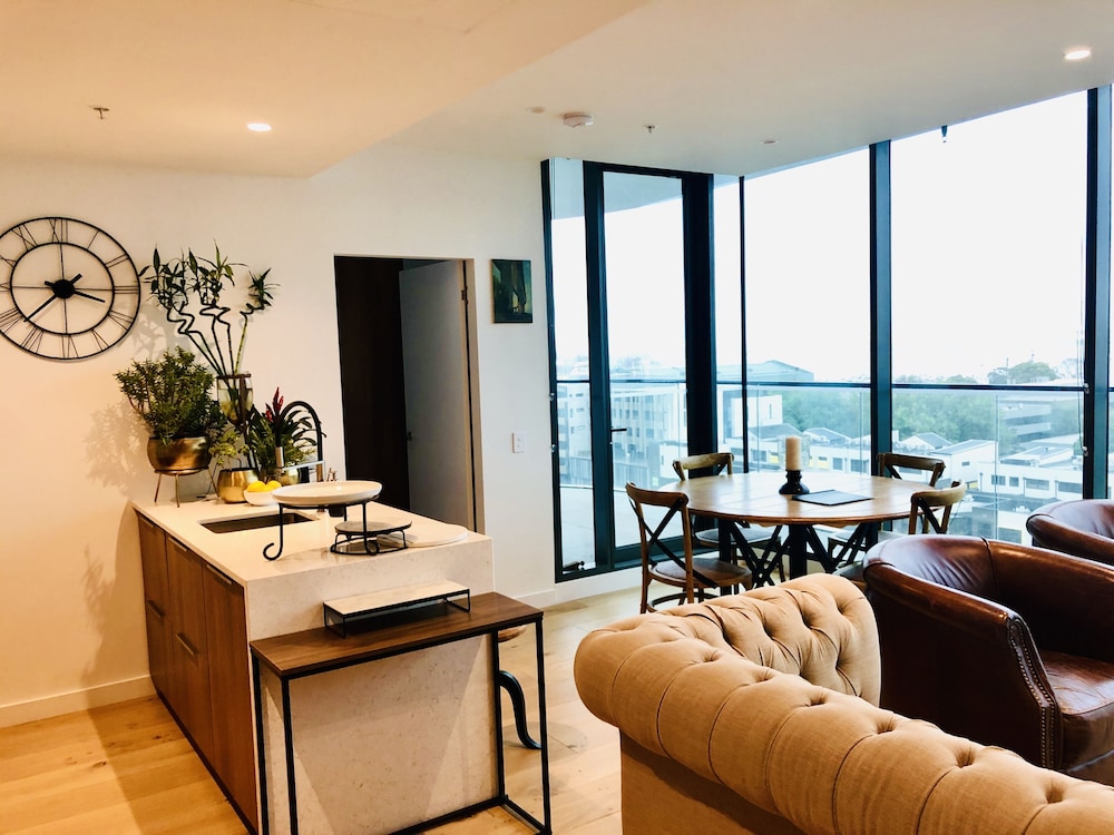 Captain's Retreat Apartments and Cottages