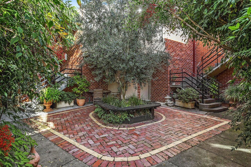 Terrace/patio, Captain's Retreat Apartments and Cottages