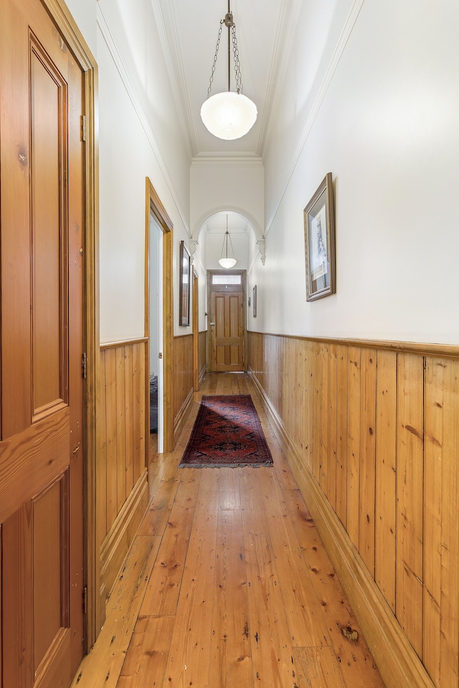 Living area, Captain's Retreat Apartments and Cottages