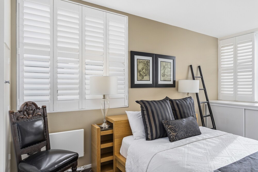 Captain's Retreat Apartments and Cottages