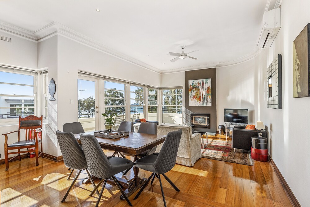 Living area, Captain's Retreat Apartments and Cottages