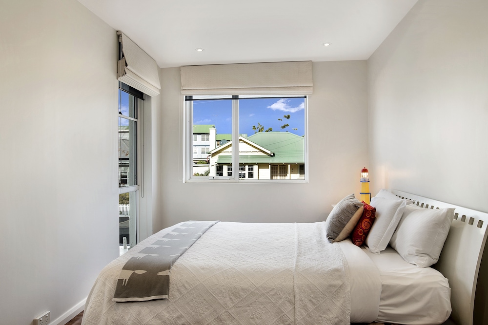 Captain's Retreat Apartments and Cottages