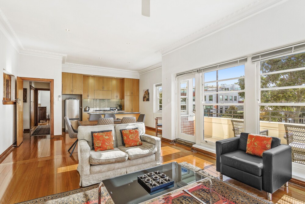 Living area, Captain's Retreat Apartments and Cottages