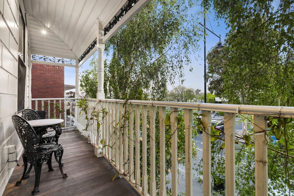 Terrace/patio, Captain's Retreat Apartments and Cottages