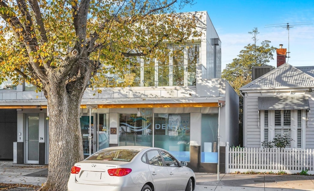 Captain's Retreat Apartments and Cottages