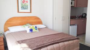 In-room safe, laptop workspace, iron/ironing board, free WiFi