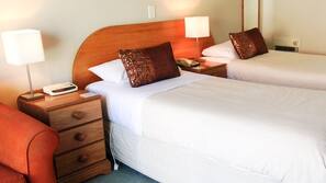 In-room safe, laptop workspace, iron/ironing board, free WiFi