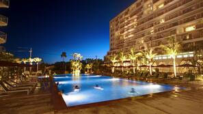 Indoor pool, seasonal outdoor pool, sun loungers