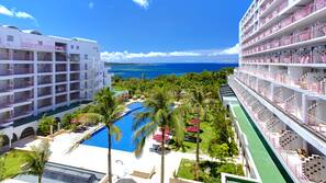 Indoor pool, seasonal outdoor pool, sun loungers