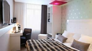 1 bedroom, premium bedding, in-room safe, desk