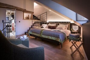 Three-Floor Apartment with Fireplace and Hammam | Premium bedding, minibar, in-room safe, individually decorated