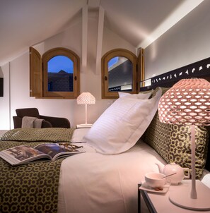 Three-Floor Apartment with Fireplace and Hammam | Premium bedding, minibar, in-room safe, individually decorated