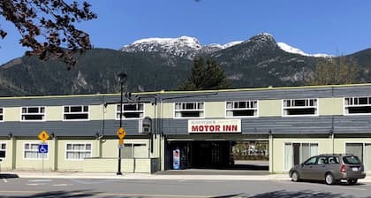 August Jack Motor Inn
