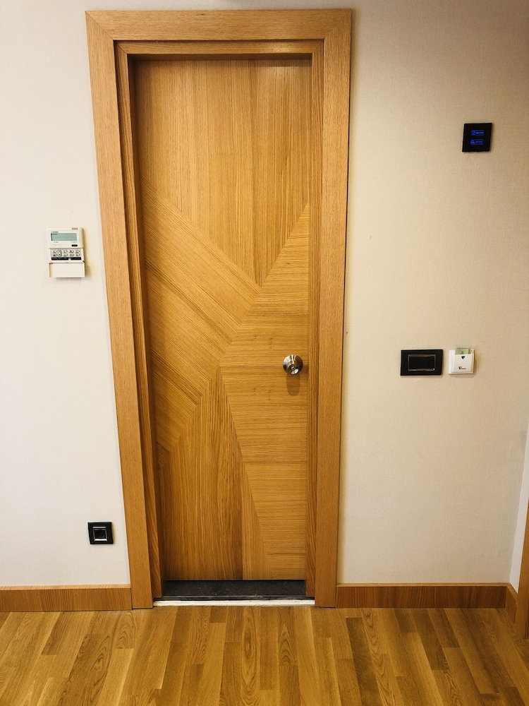 Photo - Maywood Hotel