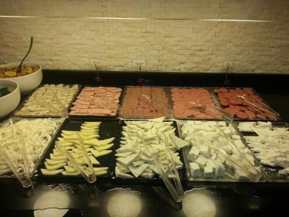 Photo - Maywood Hotel