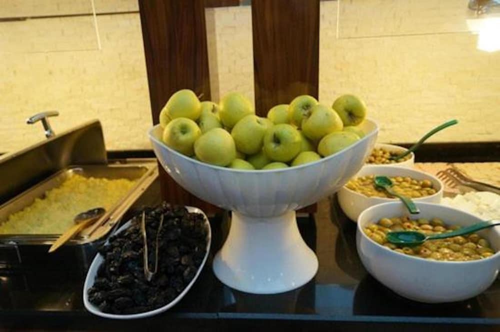 Photo - Maywood Hotel