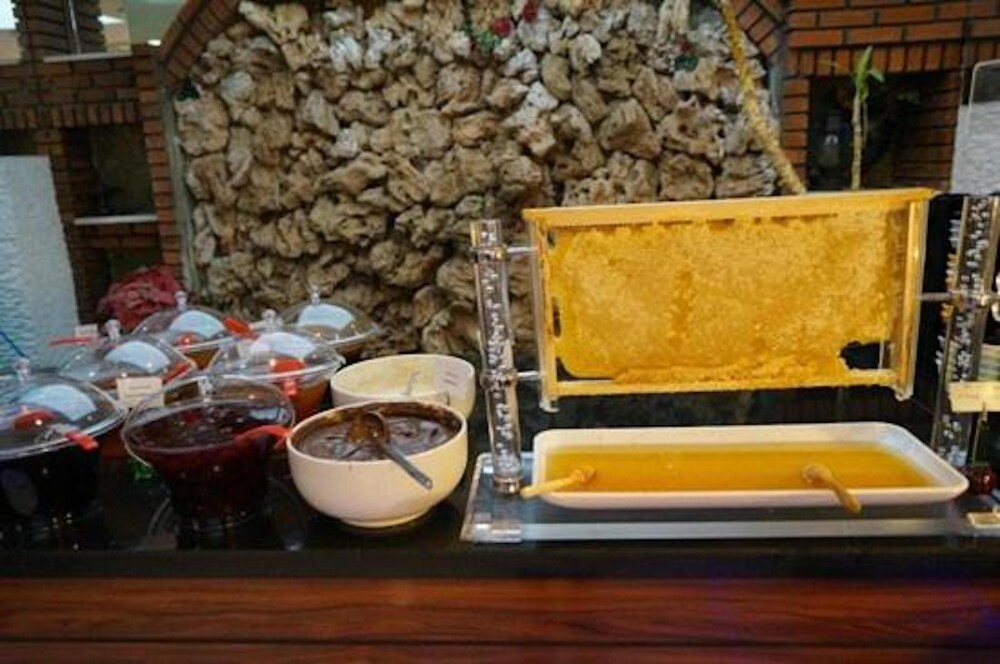 Photo - Maywood Hotel