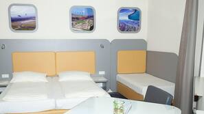 Schreibtisch, schallisolierte Zimmer, kostenpflichtige Babybetten