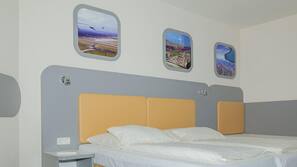 Schreibtisch, schallisolierte Zimmer, kostenpflichtige Babybetten