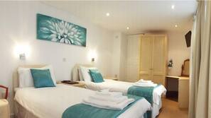 Blackout curtains, free WiFi, linens