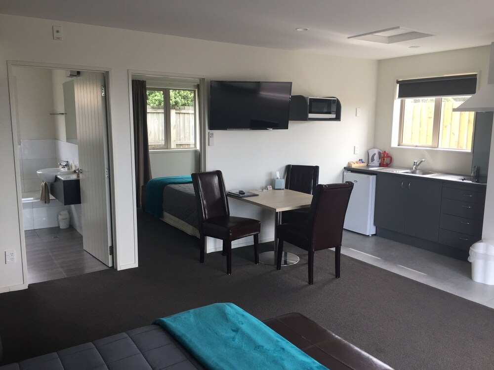 Rolleston Highway Motel Reviews, Photos & Rates