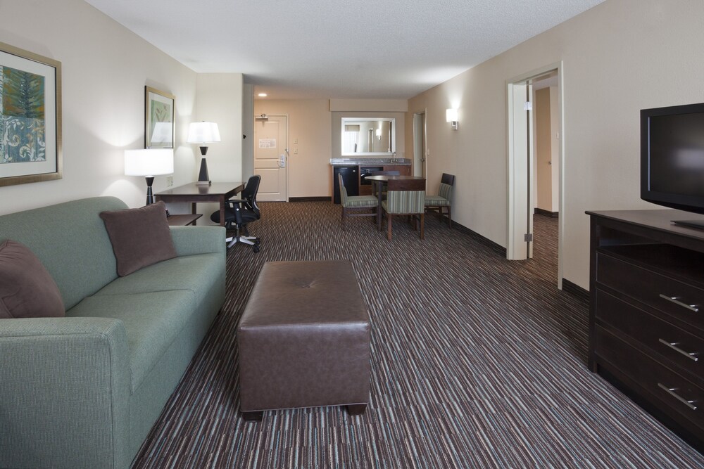 Holiday Inn Express & Suites Willmar, an IHG Hotel