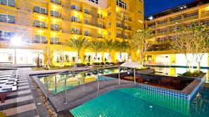Outdoor pool, pool loungers