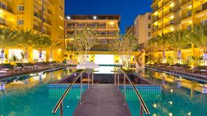 Outdoor pool, pool loungers