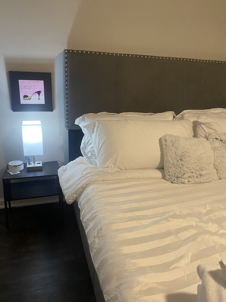 Zilker Getaway w/ PRIVATE GARAGE, Austin 350 Room Prices & Reviews