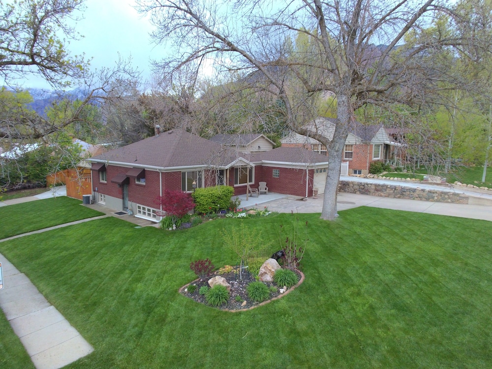 Stylish Mountain Home on Ogden's East Bench Deals & Reviews (Ogden