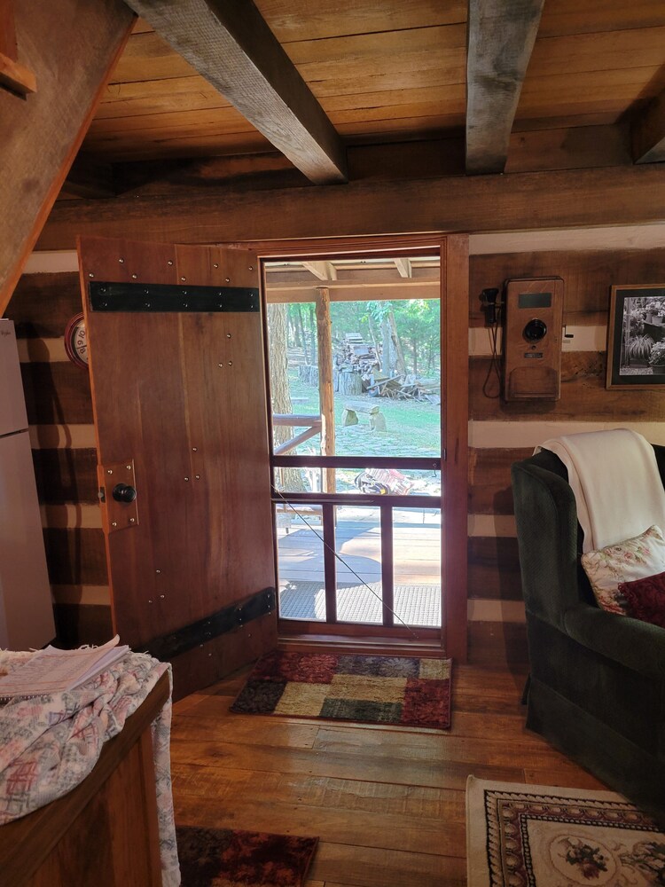 Living room, Cabin for Two w/Outdoor Firepit