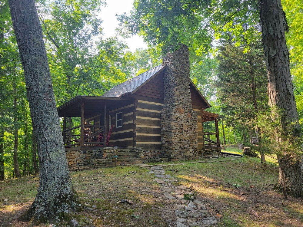 , Cabin for Two w/Outdoor Firepit