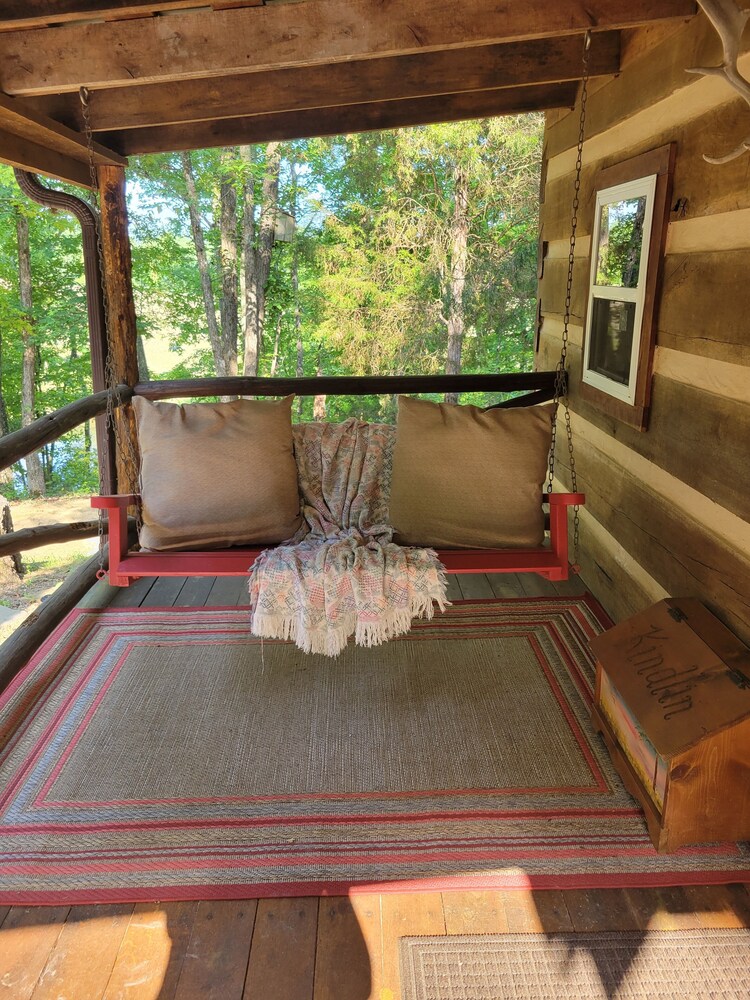 Living room, Cabin for Two w/Outdoor Firepit