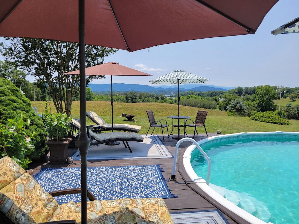 Pool, Cabin for Two w/Outdoor Firepit