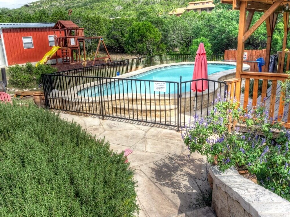 Fandango, Hot tub, Private pool, WiFi, Frio River Vacation Rentals
