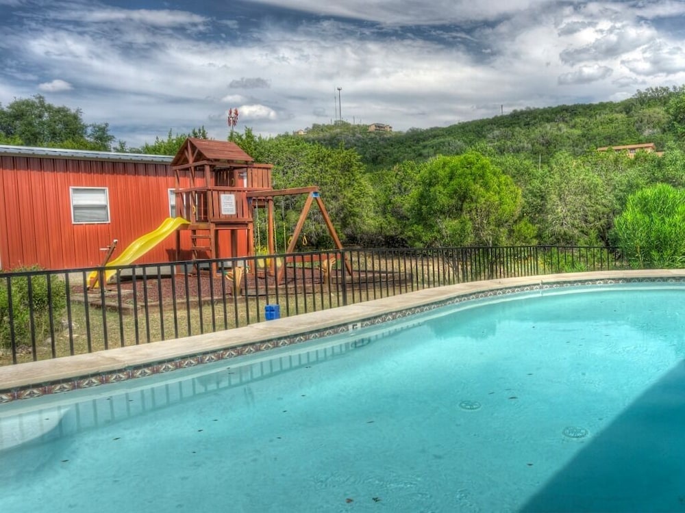 Fandango, Hot tub, Private pool, WiFi, Frio River Vacation Rentals