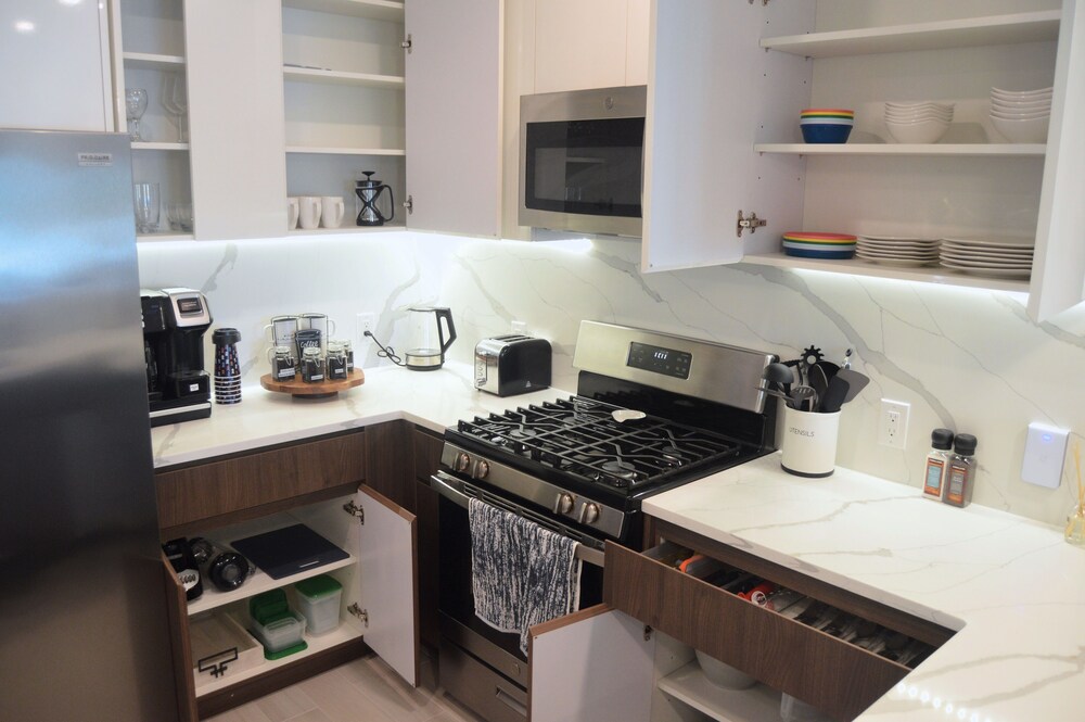 🌟 Modern Luxury 2BR Apt near Rutgers🔸NJIT🔸EWR🔸Prudential Ctr🔸min from NYC 🗽 