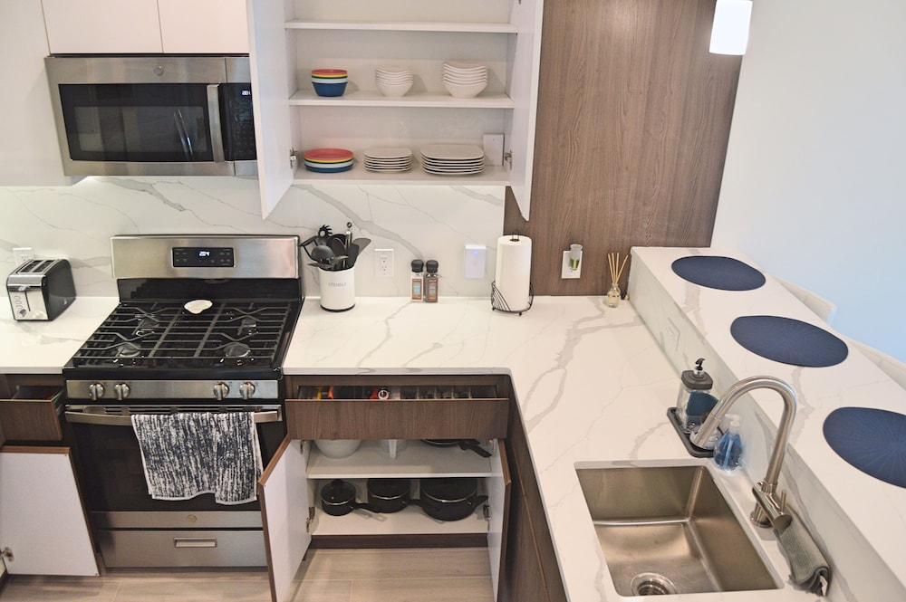🌟 Modern Luxury 2BR Apt near Rutgers🔸NJIT🔸EWR🔸Prudential Ctr🔸min from NYC 🗽 