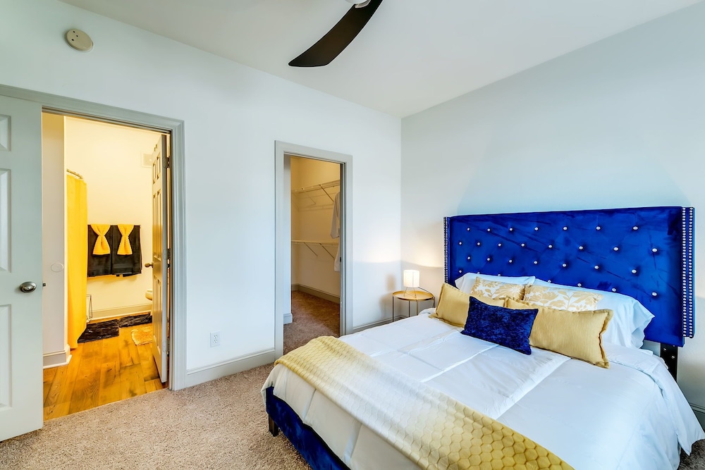 Luxury Apt Atlantic Station Free Parking, Pool Available Atlanta Vrbo