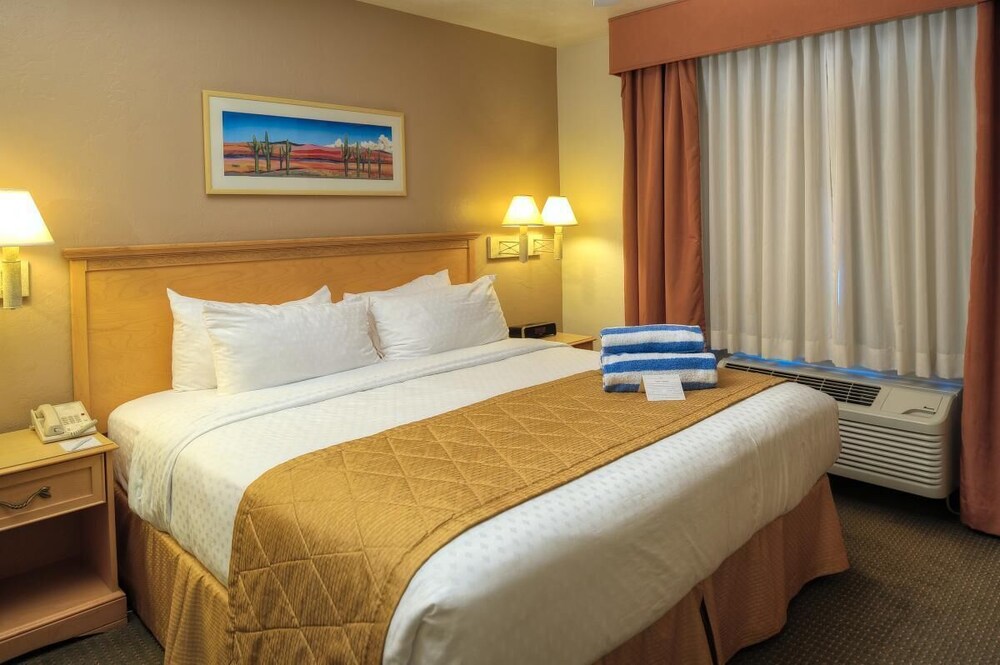 Perfect Getaway! Kitchen, Pool, Near Rialto Theatre