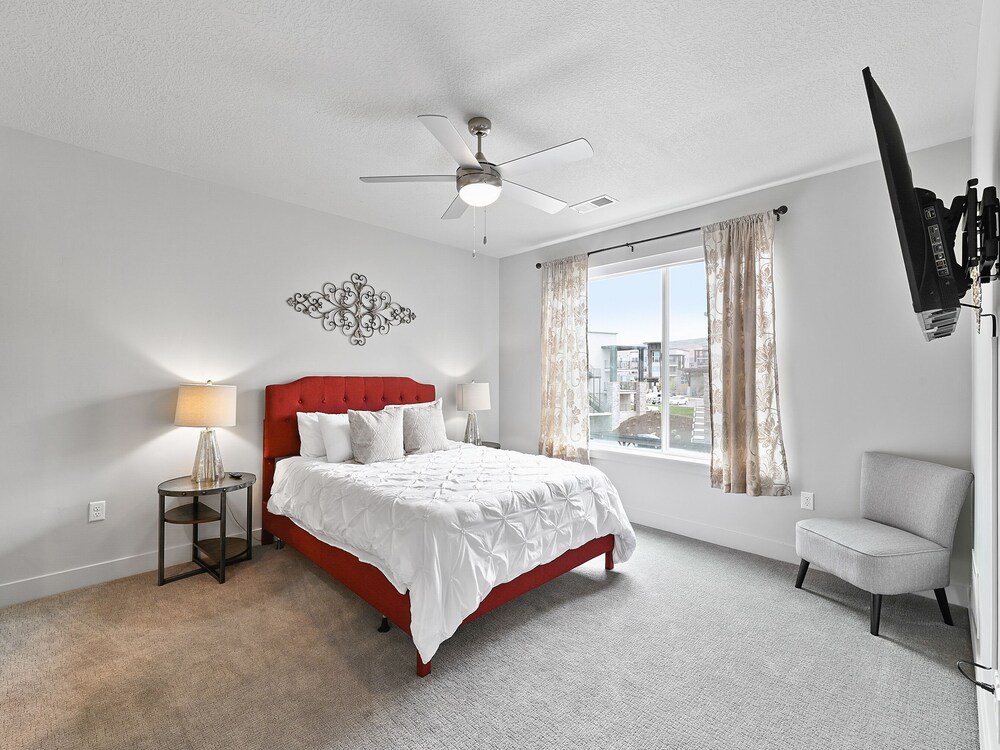 Pet Friendly Oasis, Comfy Beds, Pool/Hot Tub, Gym Herriman FeWodirekt