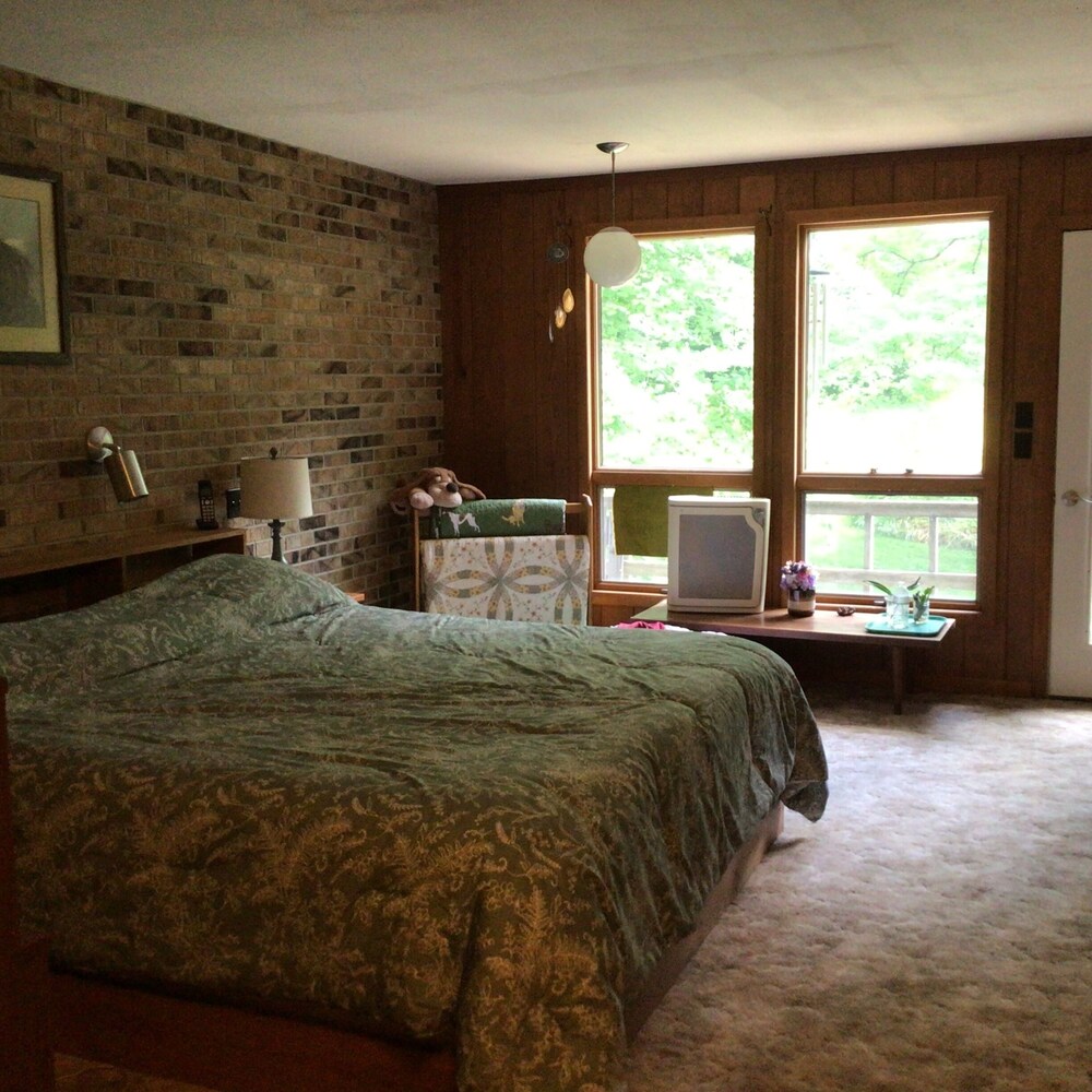 Secluded Home nestled in the foothills of Middle Tennessee Coffee