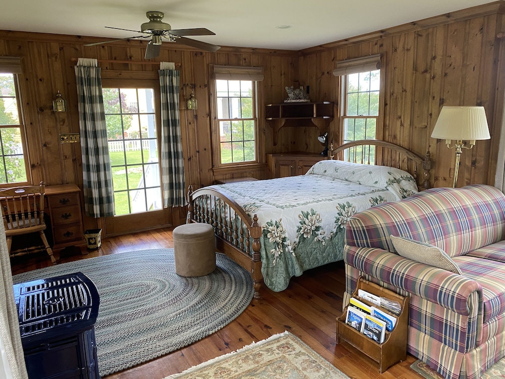 Waterfront Cottage with pool Gloucester County Vrbo