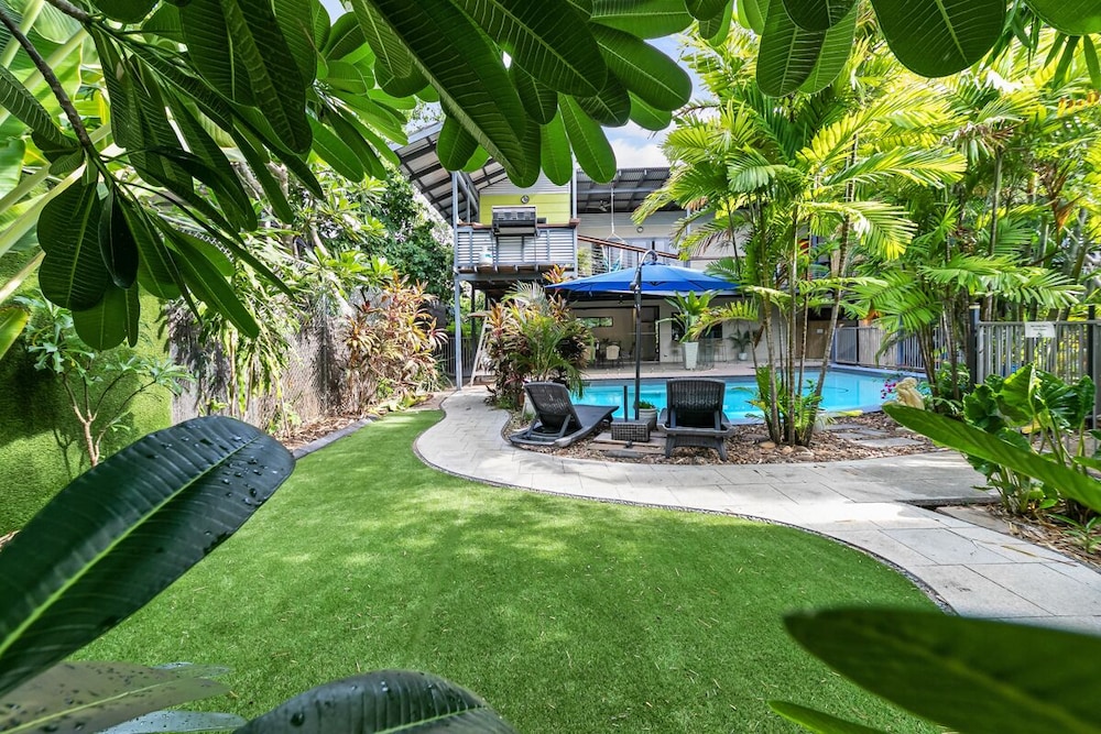 Darwin Style Tropical Luxury by the Foreshore