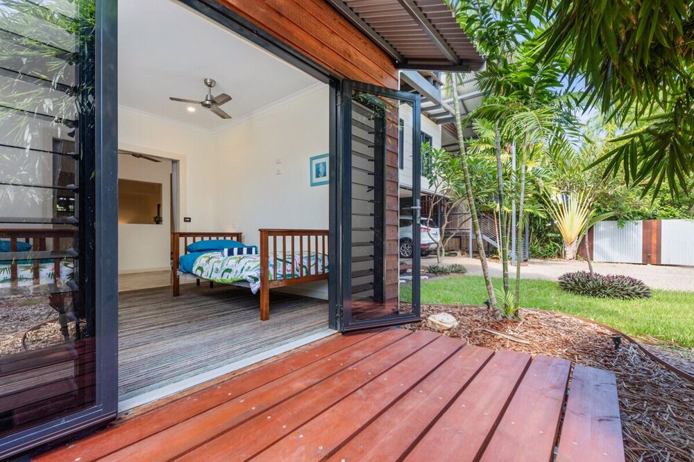 Darwin Style Tropical Luxury by the Foreshore