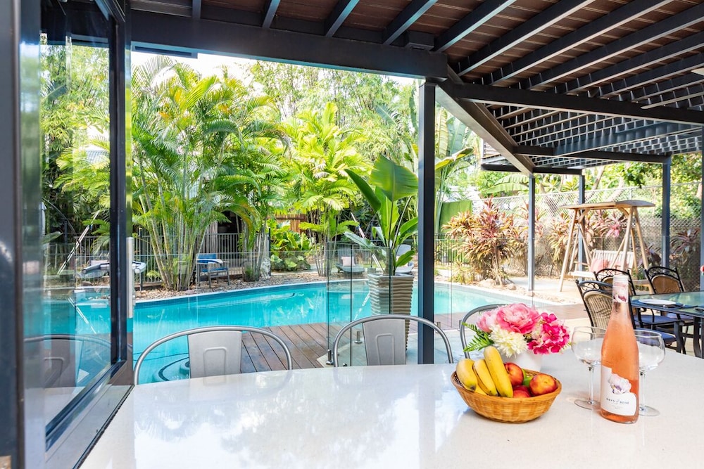 Darwin Style Tropical Luxury by the Foreshore